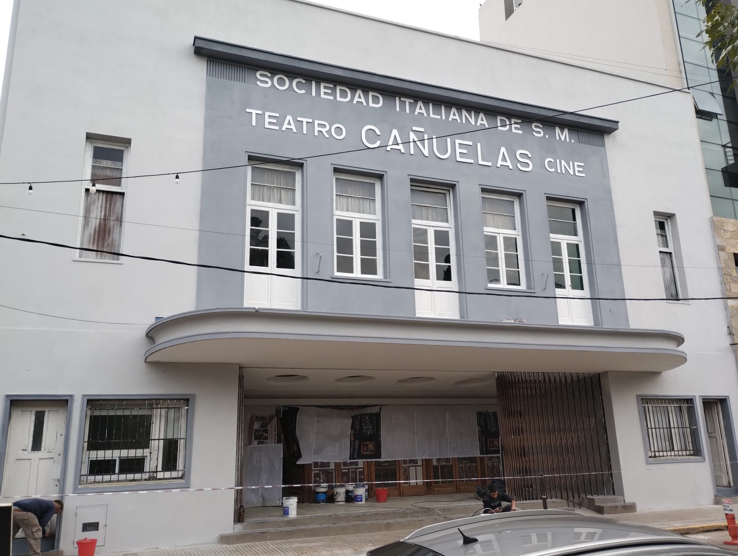 Mientras algunas puertas se cierran, Cañuelas reabre su Cine Teatro con un show de Hernán Piquín