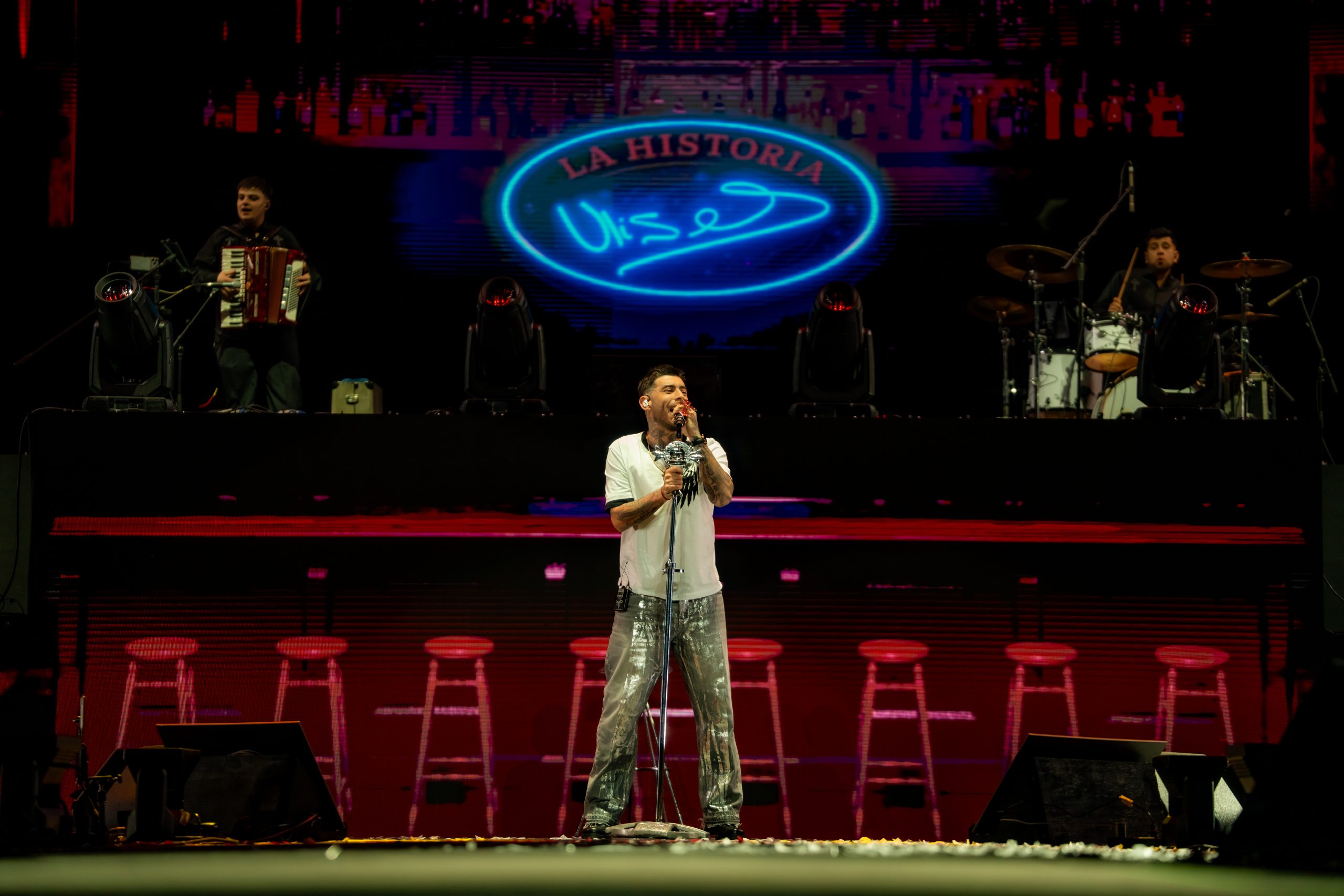 Ulises Bueno hizo vibrar el Movistar Arena con “La Historia”
